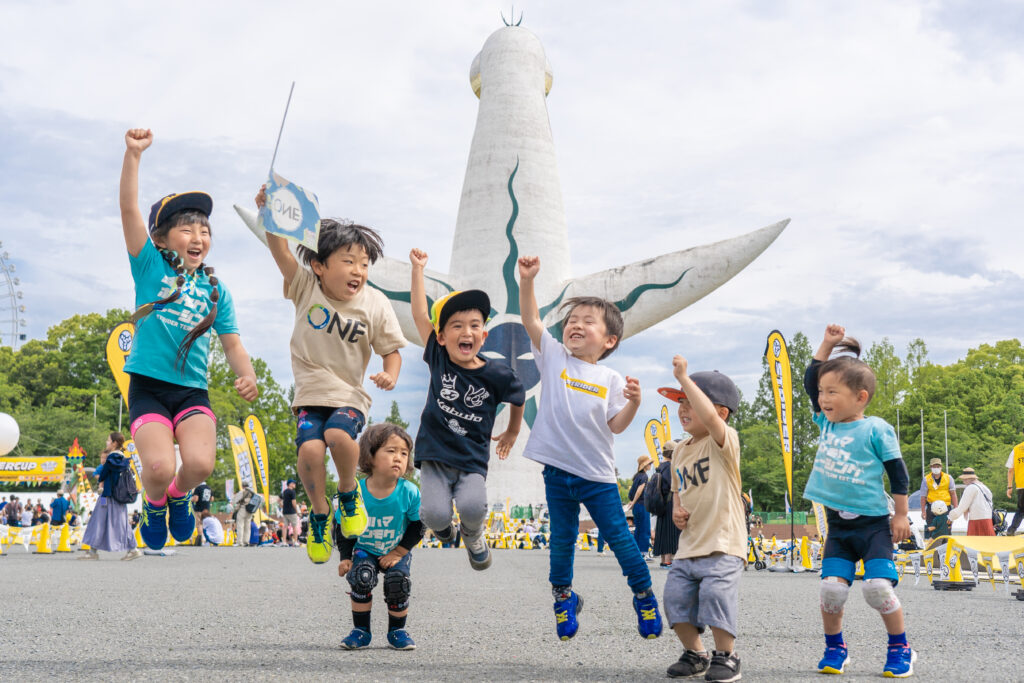 子供と一緒にストライダーを通じて成長しましょう